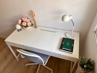 Vendo escritorio blanco en excelente estado, con u