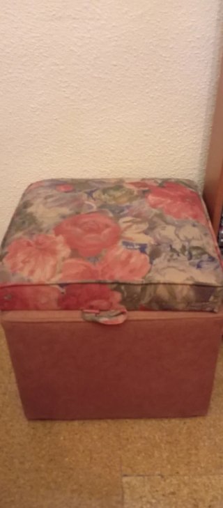Sofá de tela con estampado floral