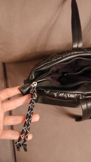 Bolso efecto piel negro acolchado