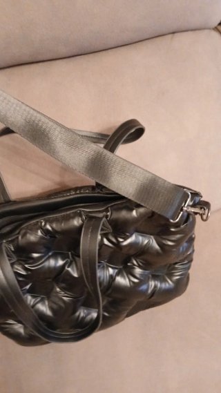 Bolso efecto piel negro acolchado