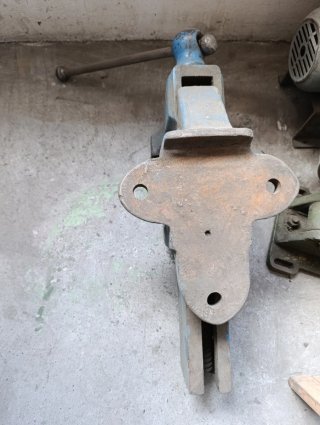 Tornillo de banco antiguo