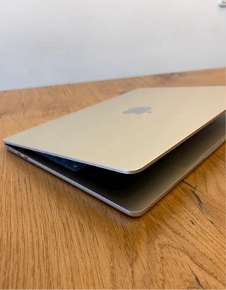 MacBook Air M2 Oro