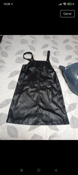 Vestido negro tipo peto