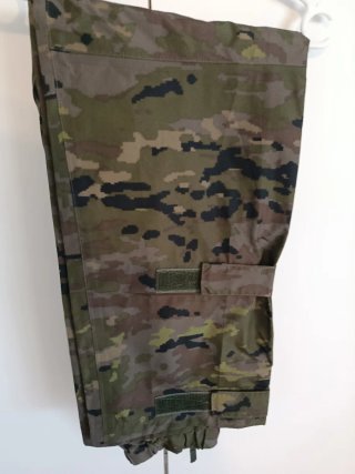 Traje de tormenta camuflaje