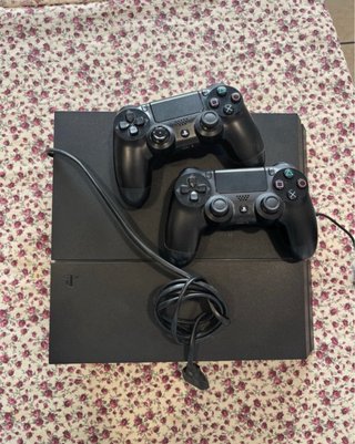 PS4 (PlayStation 4) + 2 mandos