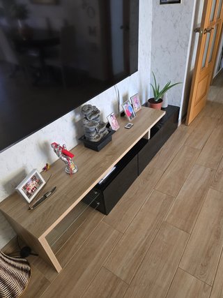 Mueble TV centro entretenimiento madera y cristal