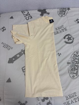 Camiseta Pull&Bear Básica Amarilla Talla M