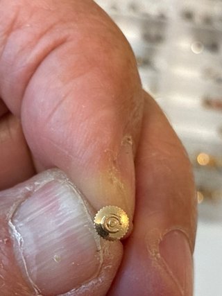 Corona y tija CYMA chapada en oro 4mm