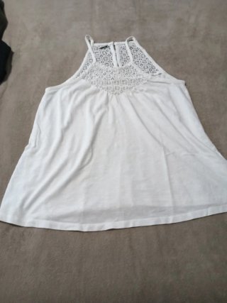 Camiseta blanca tirantes con encaje