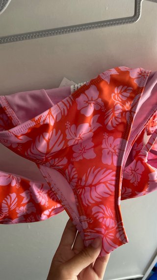 Bikini naranja y rosa floral