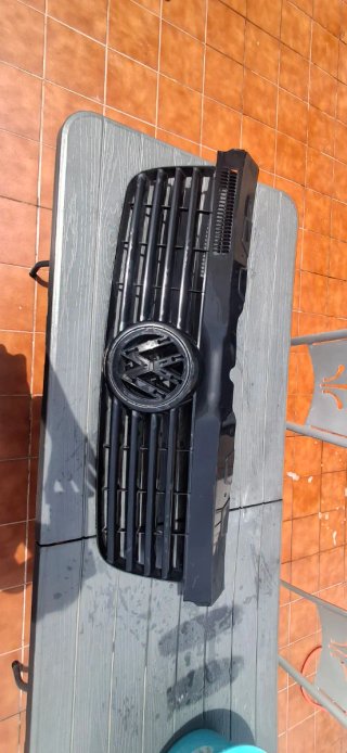Parrilla Volkswagen Negra
