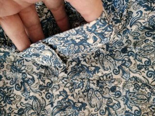 Camisa estampada azul y blanca talla 46