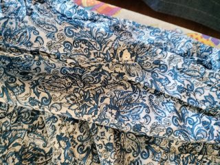 Camisa estampada azul y blanca talla 46