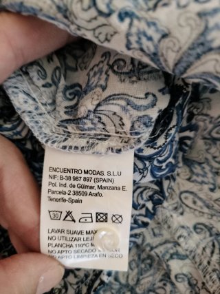Camisa estampada azul y blanca talla 46