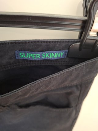 Camicie, gonne, pantaloni vari modelli