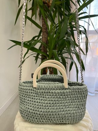 Borsa uncinetto verde con manici e catena