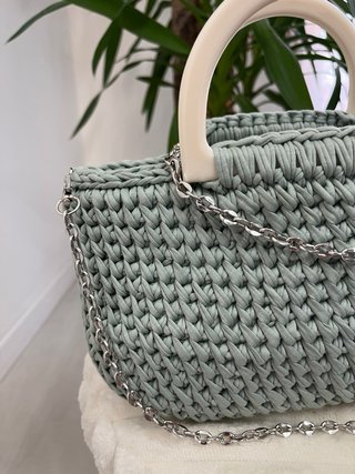 Borsa uncinetto verde con manici e catena