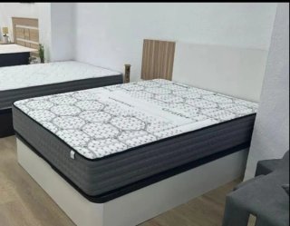 Divano in legno con materassi in memory foam