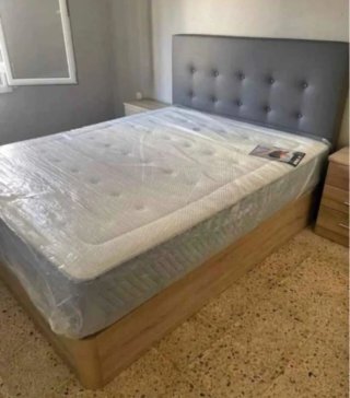 Divano in legno con materassi in memory foam