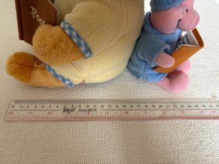 Peluche Winnie the Pooh vintage con libro