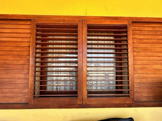 Ventanas, marquesinas, y puertas
