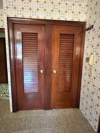 Ventanas, marquesinas, y puertas