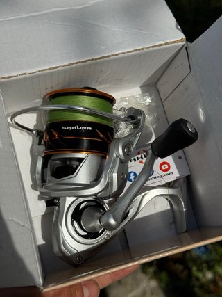 Caña de pesca SAKURA + carrete nuevo