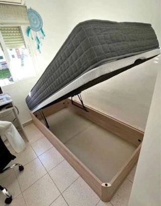 Divano in legno con materassi in memory foam
