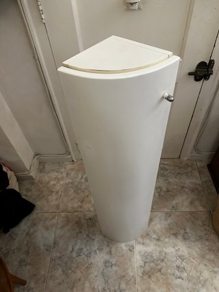 Armario pequeño de pie blanco