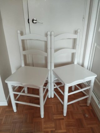 Silla de pino lacada en blanco