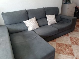 Divano chaise longue grigio in tessuto