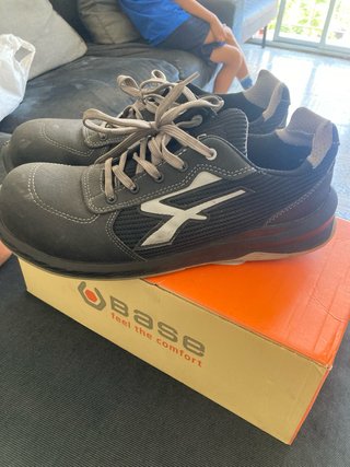 Zapatos de trabajo Puma negros y grises