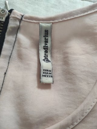 Top Stradivarius rosa sin mangas