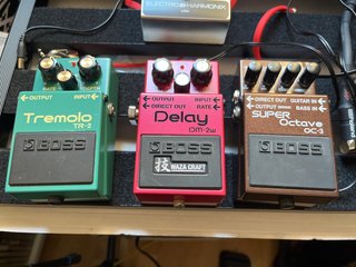 3 Pedales Boss: Tremolo, Delay, Octave