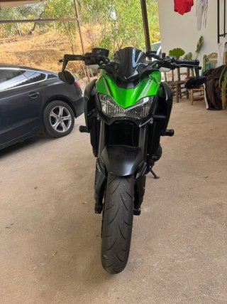 Kawasaki Z900 Negra y Verde