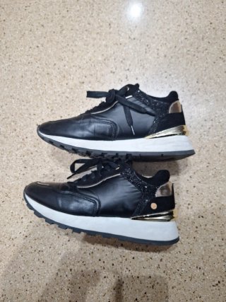 Zapatillas XTI Negro y Dorado