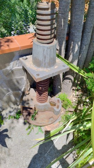 Antigüedades varias de metal, hierro...