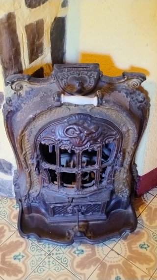 Antigüedades varias de metal, hierro...