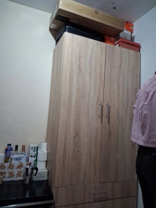 Guardaroba in legno e metallo