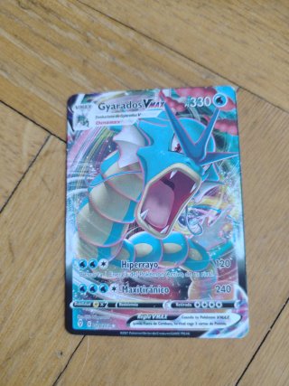 Cartas Pokémon VMAX y Entrenador