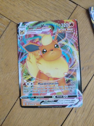 Cartas Pokémon VMAX y Entrenador