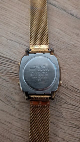 Reloj Casio Digital Dorado Mujer