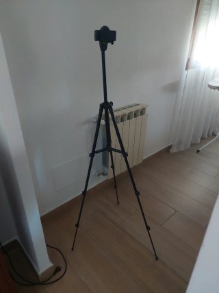 Trípode para móvil con mando