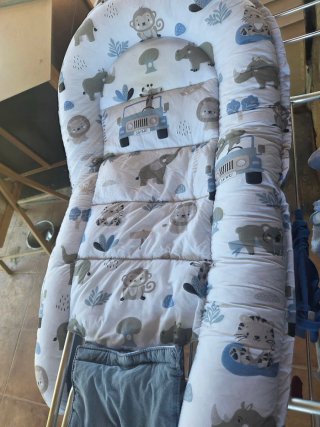 Reductor de cuna con estampado safari