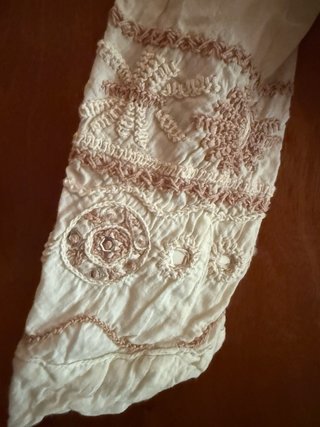Corpiño beige y marrón bordada