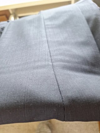 Traje de vestir azul marino joven
