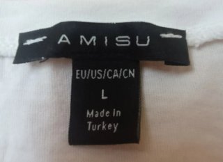 Camiseta blanca con estampado de mujer