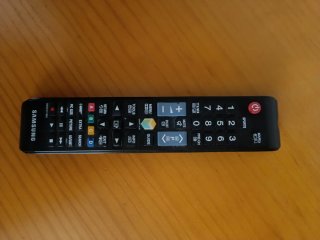 Smart TV Samsung Negra y Plateada