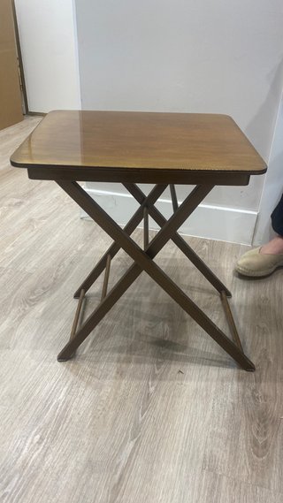 Mesita auxiliar plegable de madera