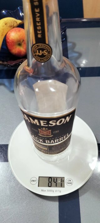 Bottiglia vuota di whisky Jameson Black Barrel